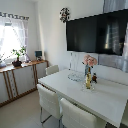Poseidon Apartman Sreser