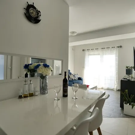 Poseidon Apartman Sreser