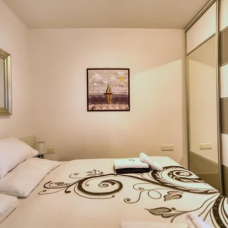Poseidon Apartman Sreser