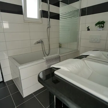 Poseidon Apartman Sreser